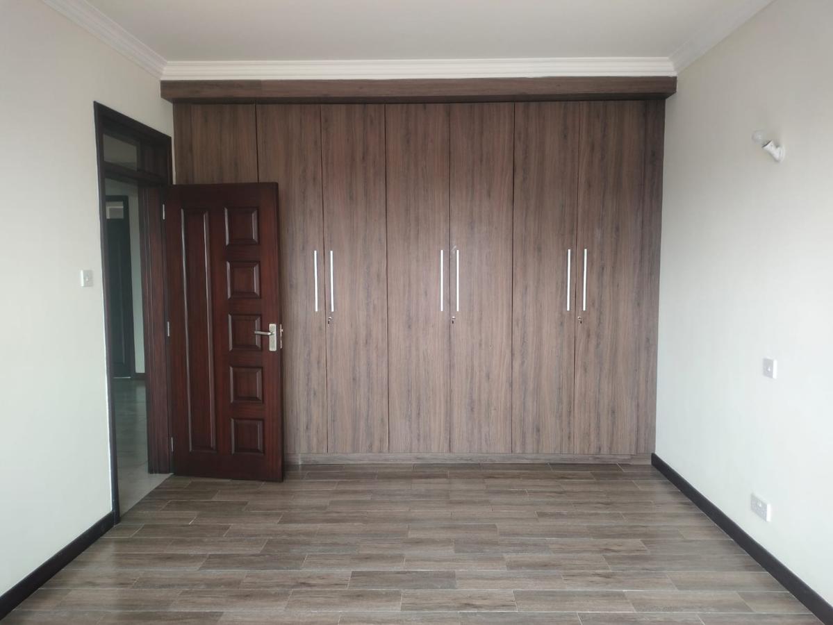 3 Bed Apartment with En Suite at Located In Parklands Few Minutes Drive To Gigiri - 11