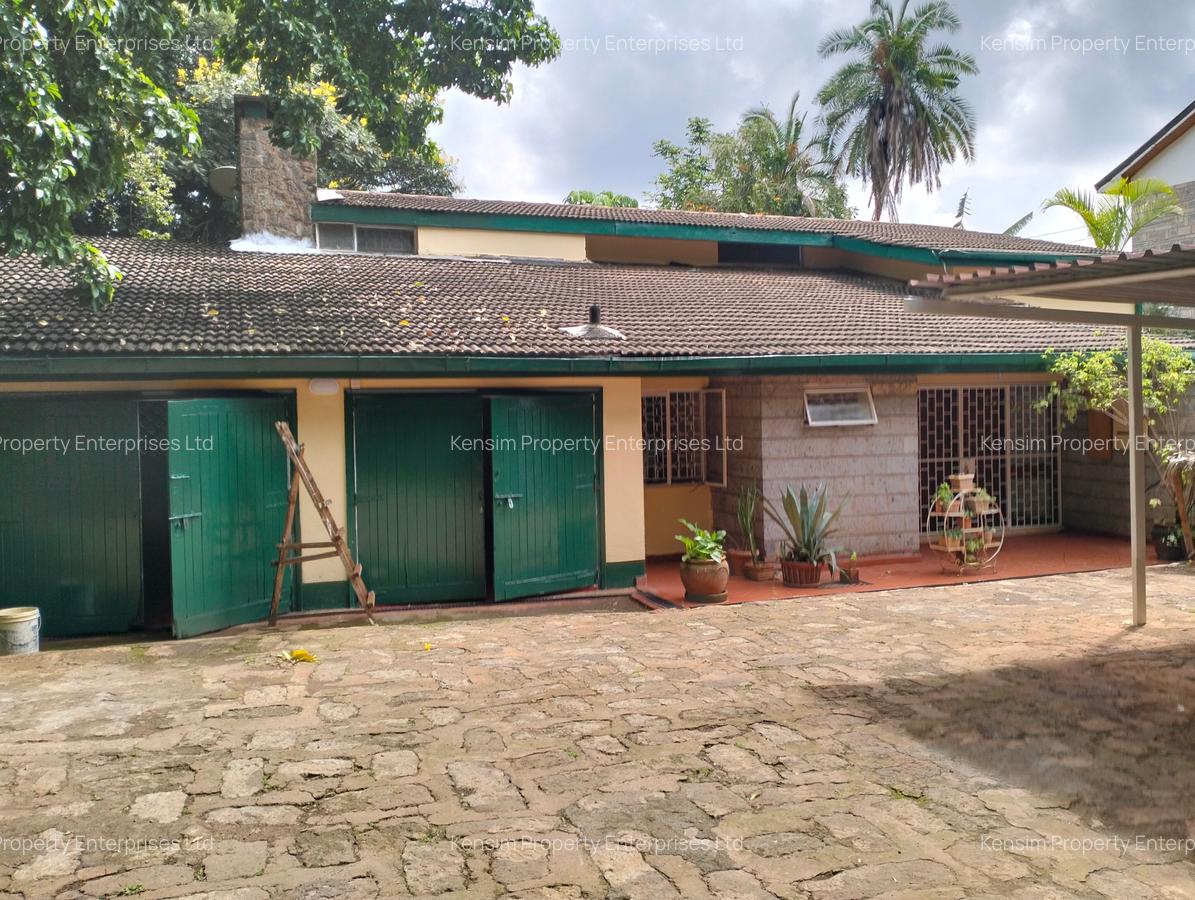 5 Bed House with En Suite in Lavington - 2