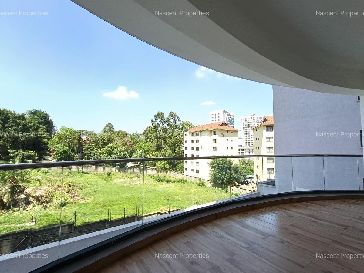 3 Bed Apartment with En Suite in Riverside - 4