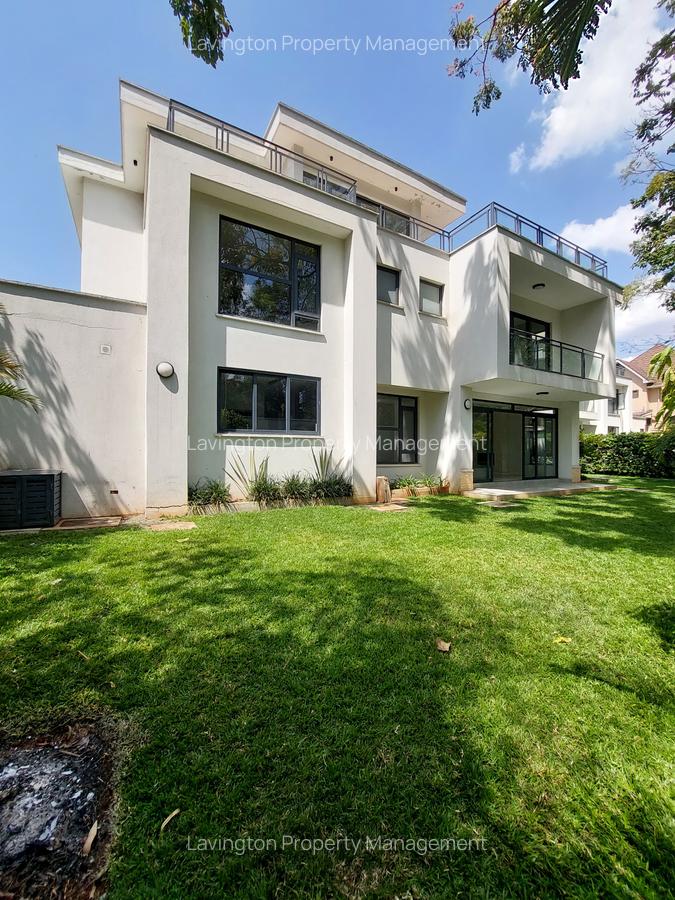 5 Bed House with En Suite at Lavington Green - 1