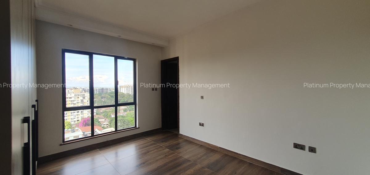 4 Bed Apartment with En Suite at Brookside - 12