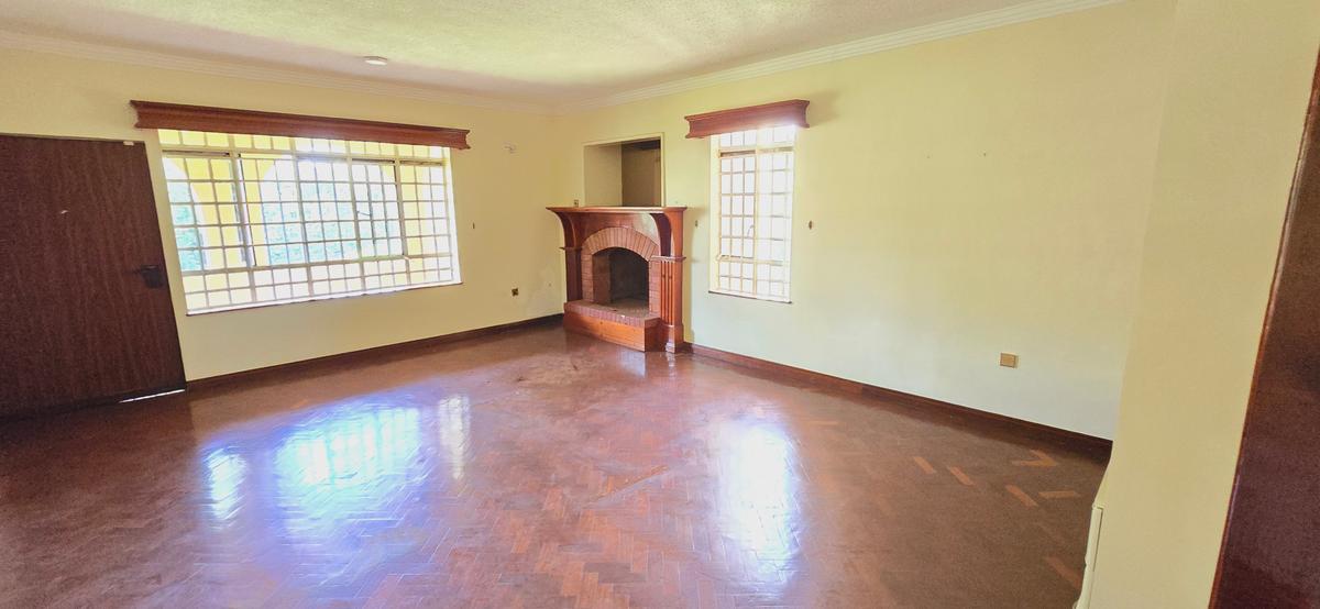 5 Bed House with En Suite at Flem Tree - 15