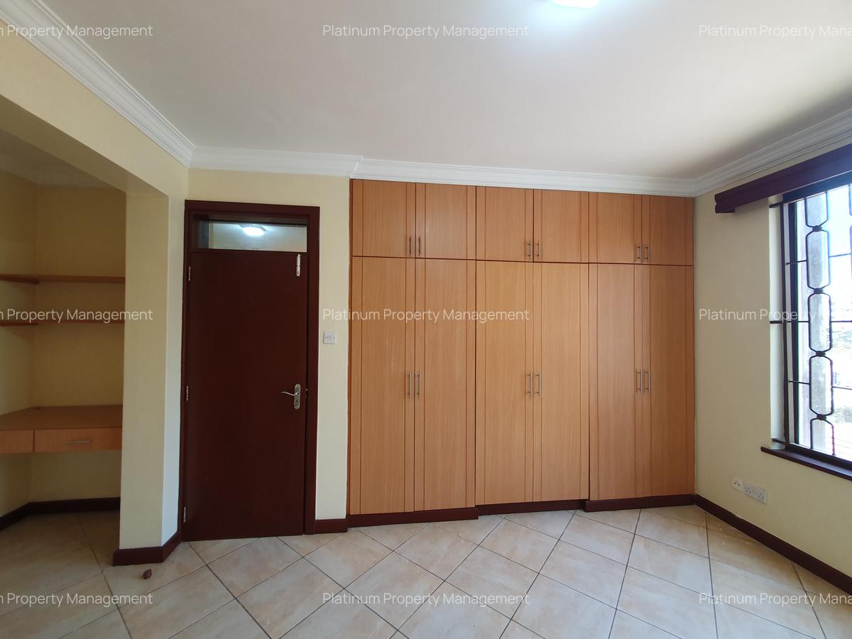 3 Bed Apartment with En Suite in Parklands - 17
