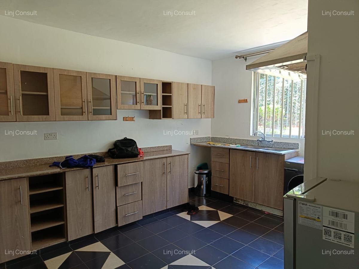 4 Bed Villa with En Suite in Nyari - 10