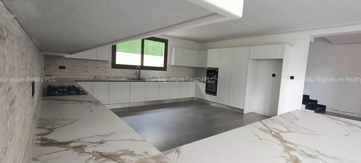 5 Bed Villa with En Suite in Lavington - 14