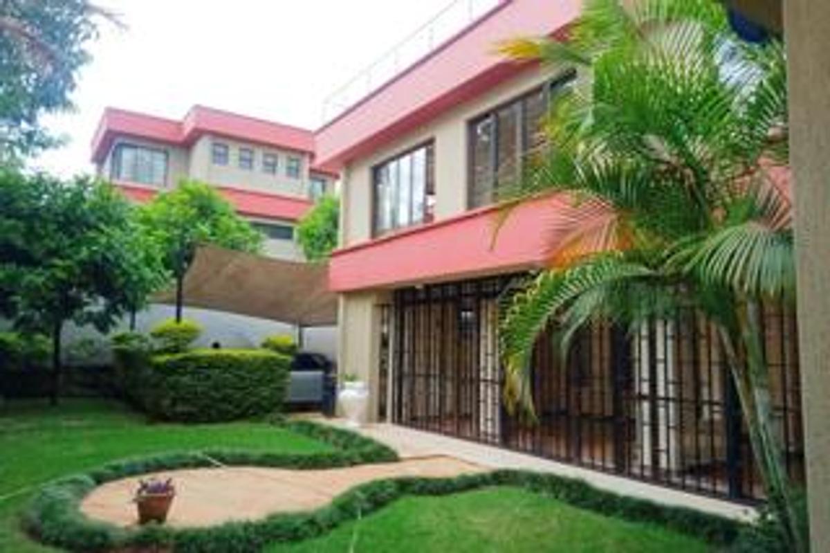 5 Bed Townhouse with En Suite at Convert Drive - 2