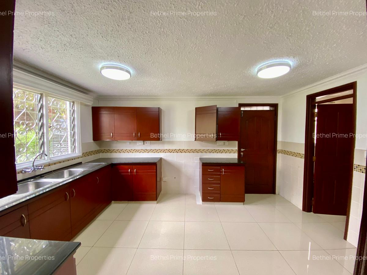 4 Bed House with En Suite in Muthaiga - 11