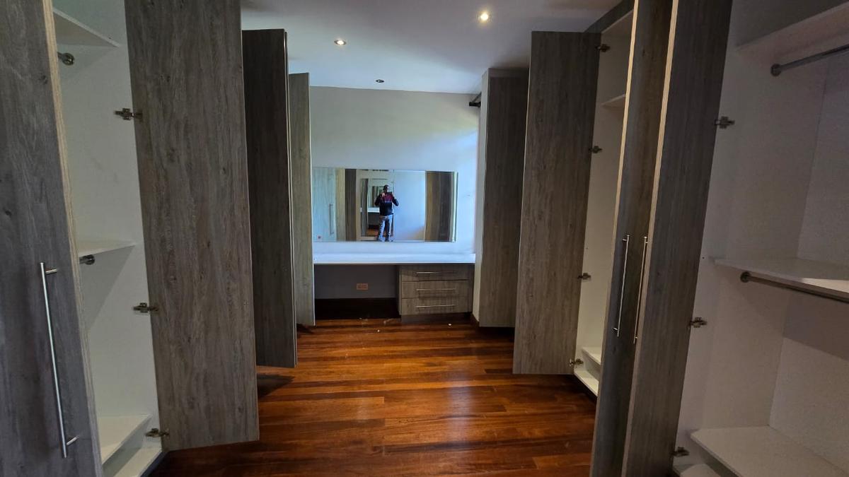 4 Bed House with En Suite in Runda - 19