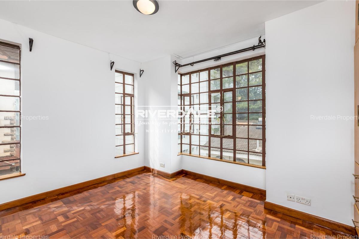 2 Bed Apartment with En Suite in Brookside - 7