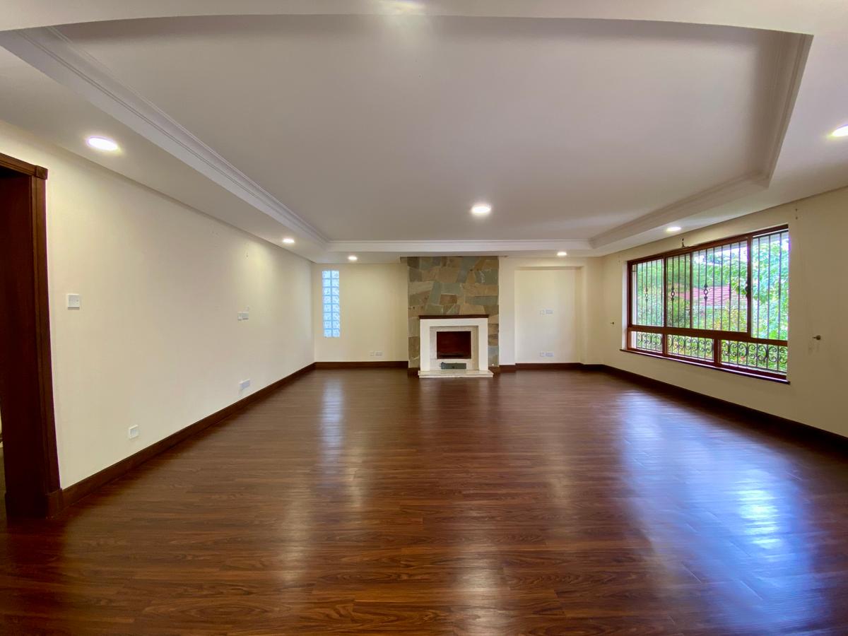 5 Bed Townhouse with En Suite in Spring Valley - 16