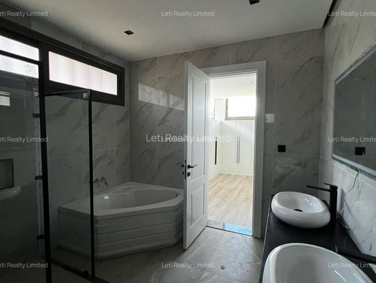 5 Bed Townhouse with En Suite in Lavington - 11