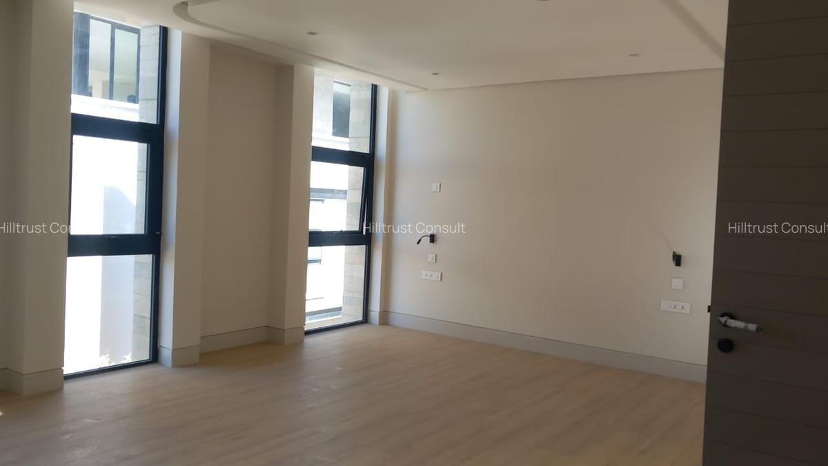 5 Bed Villa with En Suite in Westlands Area - 9