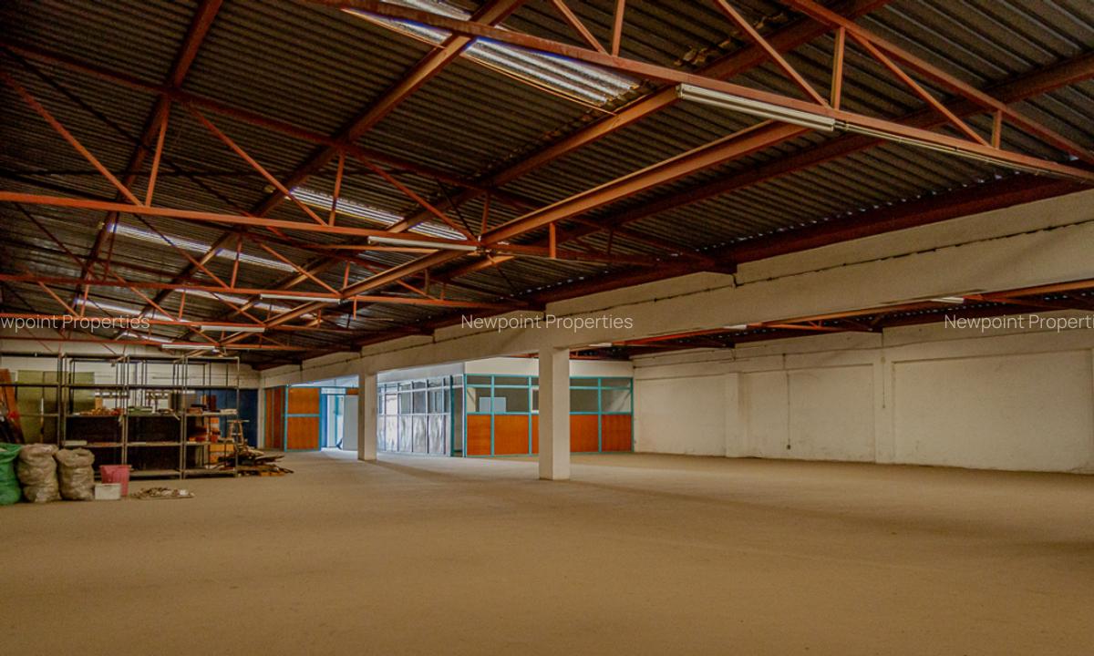 5,000 ft² Warehouse with Backup Generator in Industrial Area - 4