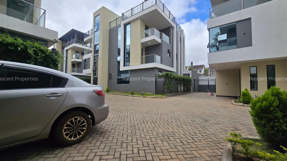 5 Bed Villa with En Suite in Lavington - 1