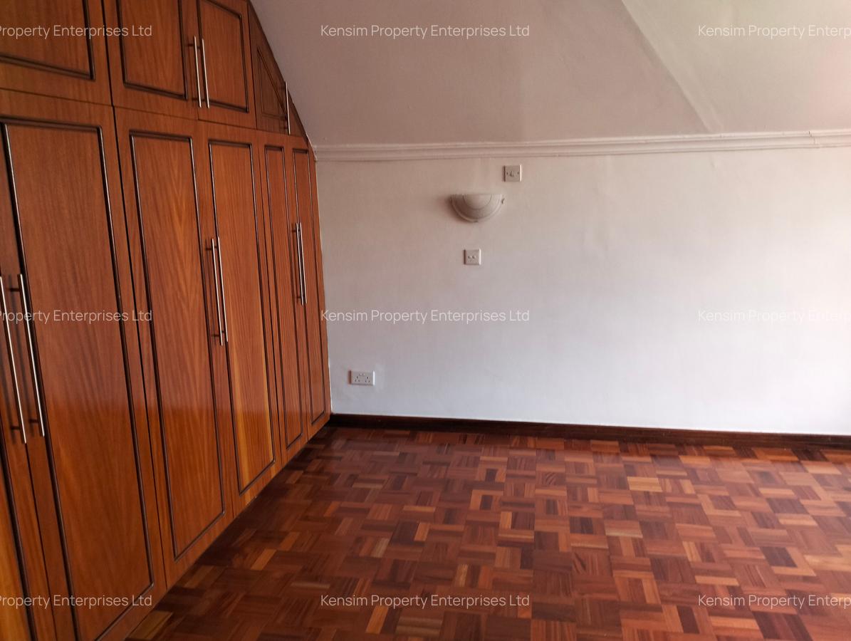 5 Bed Townhouse with En Suite in Lavington - 3