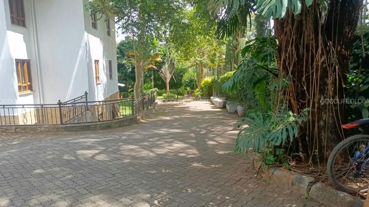 Serviced 2 Bed Apartment with En Suite at Runda - 4