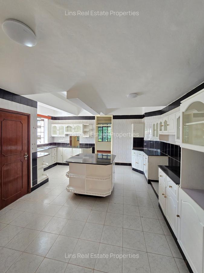 4 Bed House with En Suite in Runda - 14