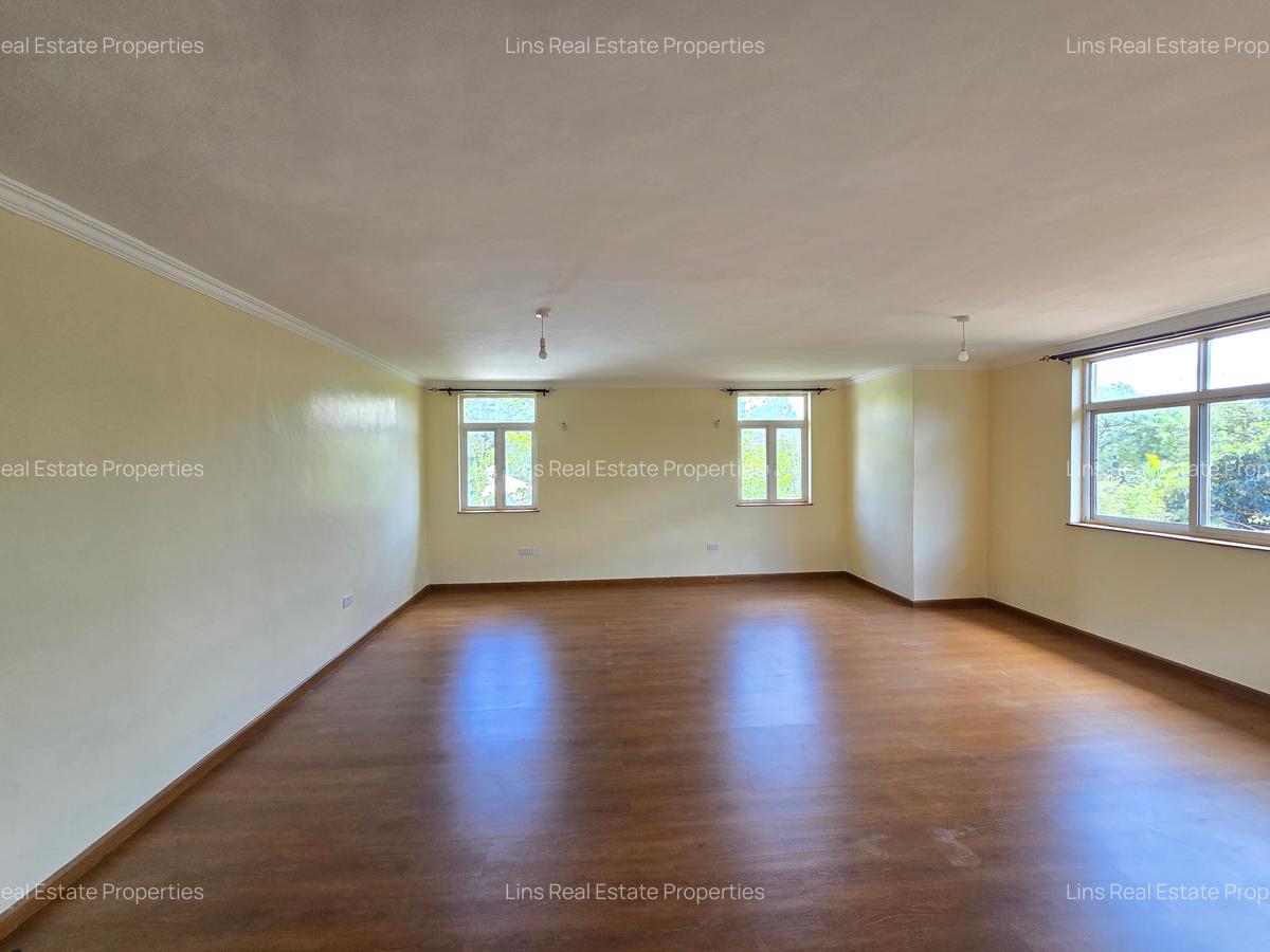 5 Bed Townhouse with En Suite in Kyuna - 10