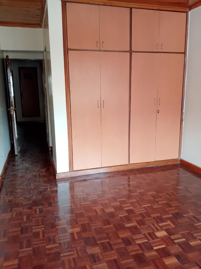 5 Bed Townhouse with En Suite at Lavington - 12