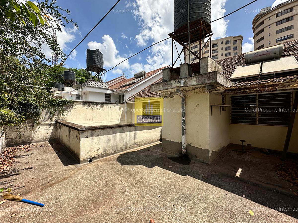 5 Bed Townhouse in General Mathenge - 16