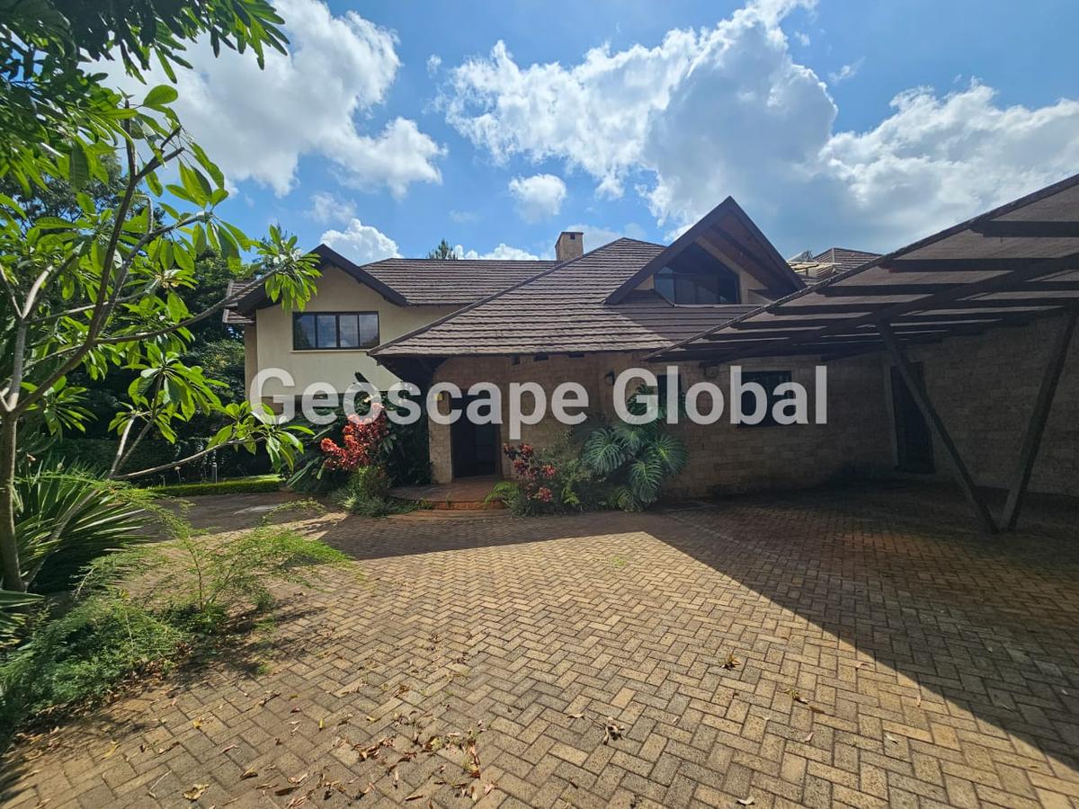 5 Bed House with En Suite in Runda - 2