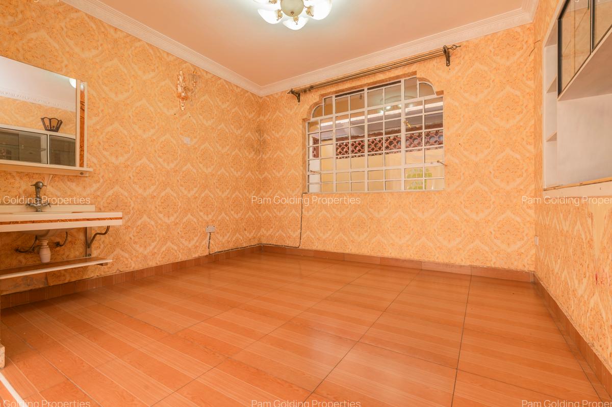 4 Bed House with En Suite at Safari Park - 7