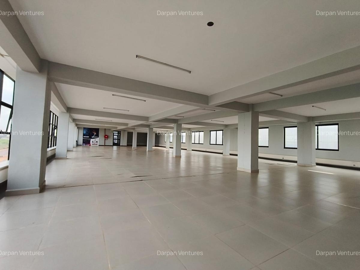 5,000 ft² Office with Service Charge Included in Tatu City - 5