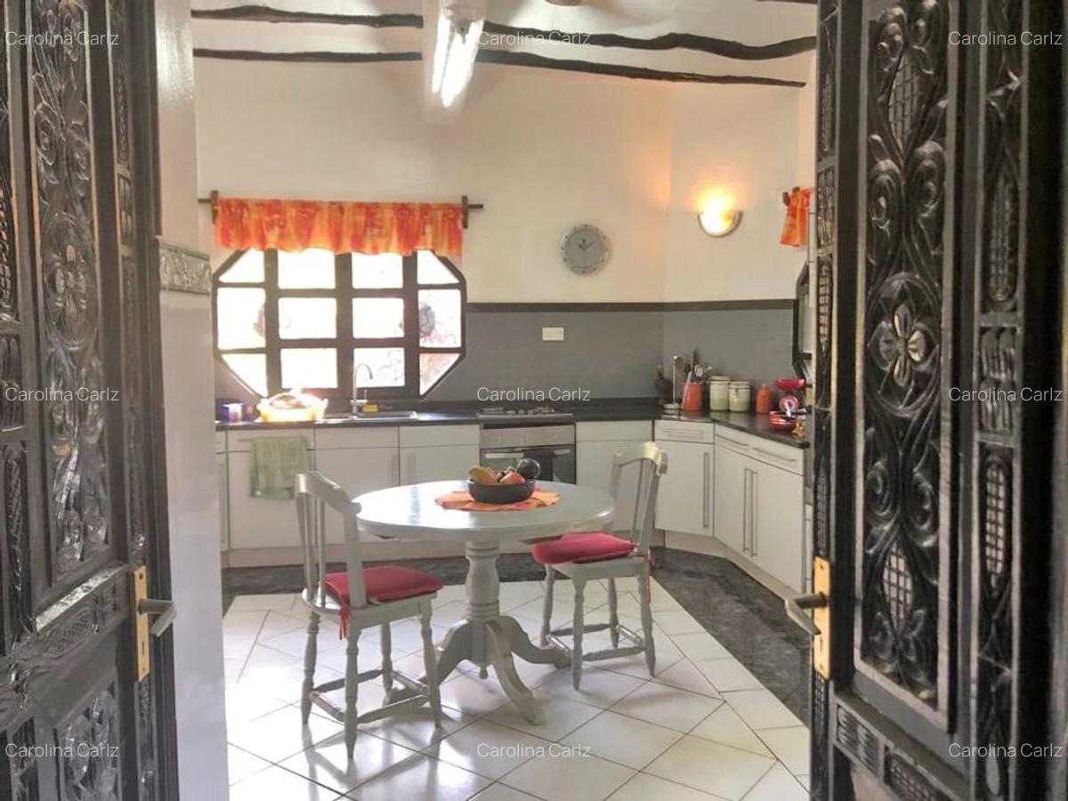 6 Bed Villa with En Suite in Watamu - 12