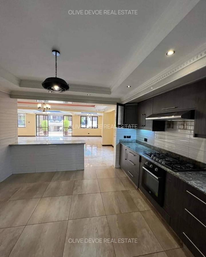 5 Bed Townhouse with En Suite in Lavington - 4