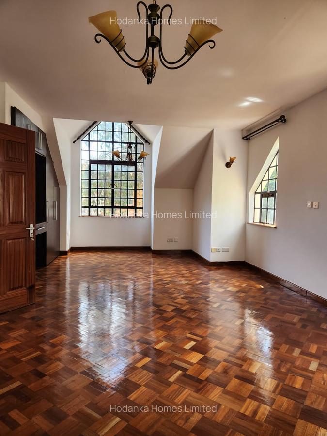 5 Bed Townhouse with En Suite in Lavington - 4