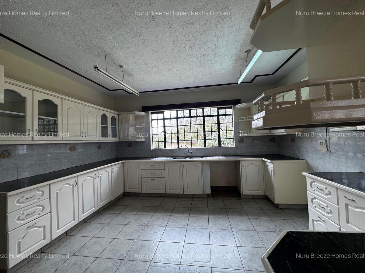 4 Bed House with En Suite in Runda - 17