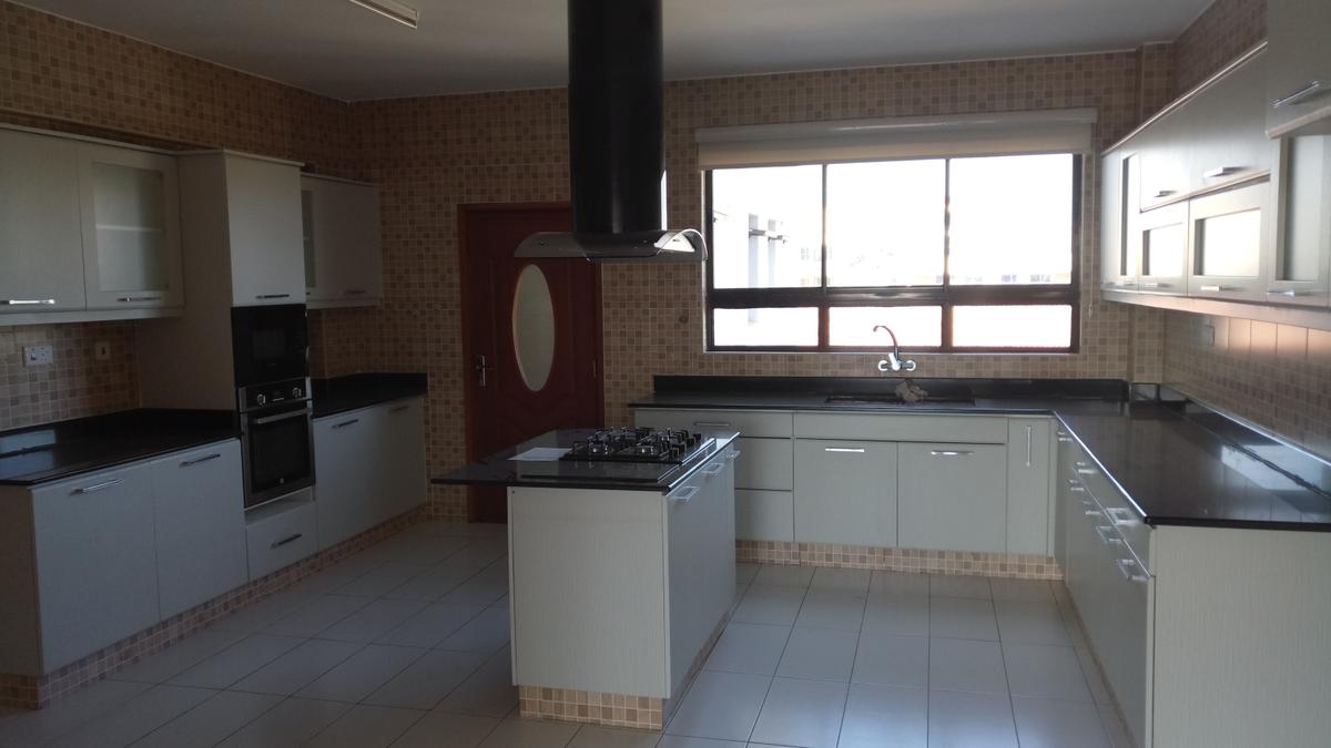 3 Bed Apartment with En Suite at Kilimani Estate Nairobi - 5