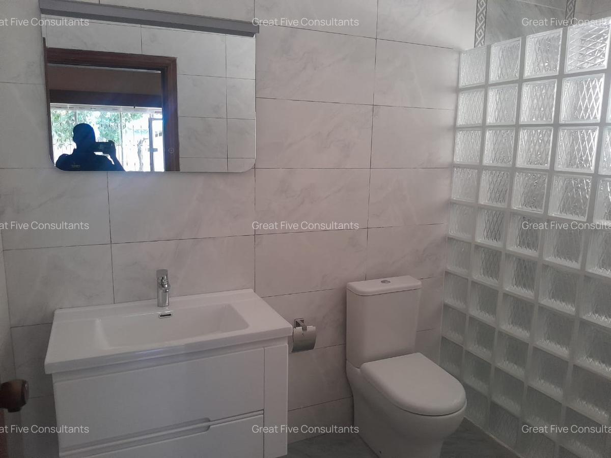 5 Bed Villa with En Suite in Nyari - 12