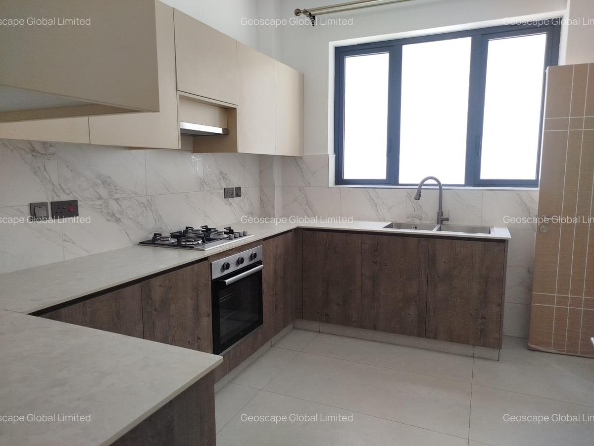 3 Bed Apartment with En Suite in Brookside - 9