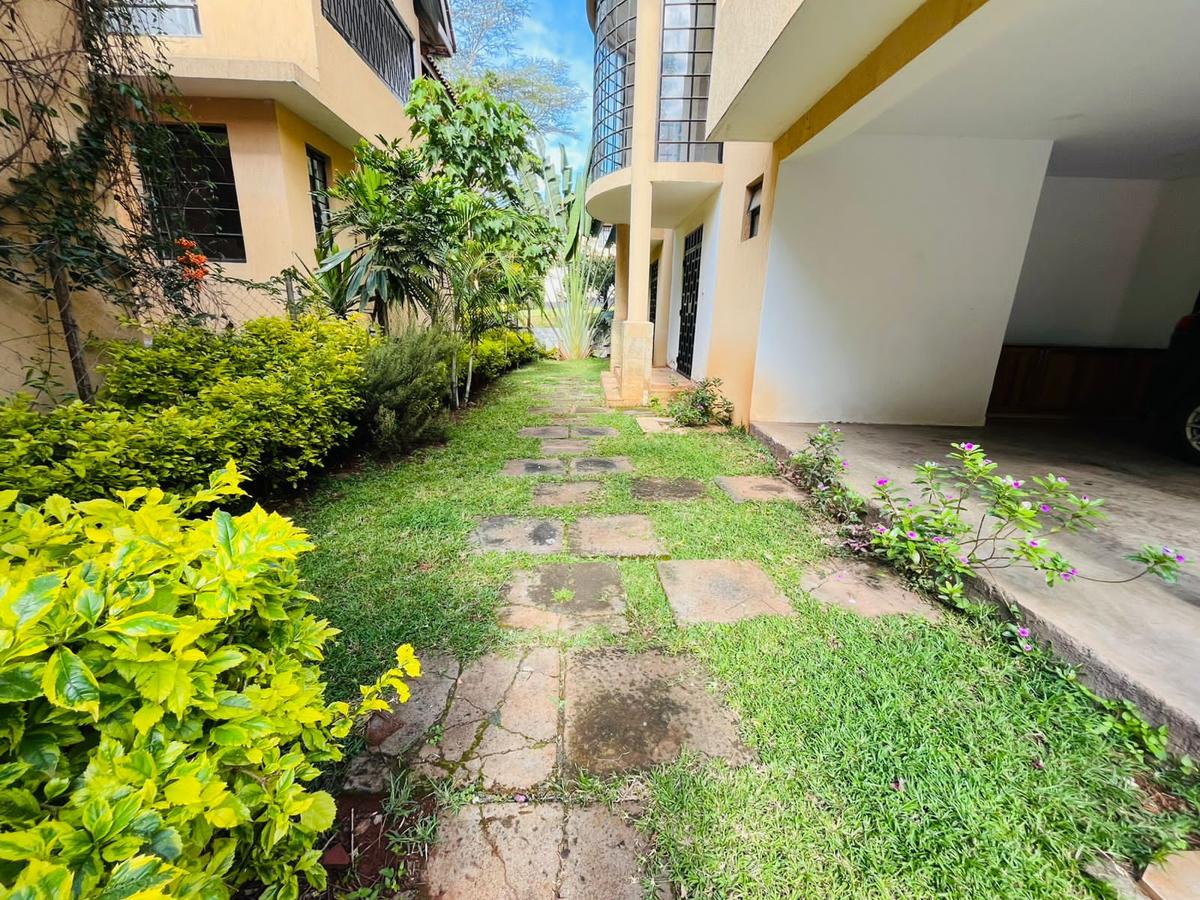 5 Bed Townhouse with En Suite at Westlands - 1