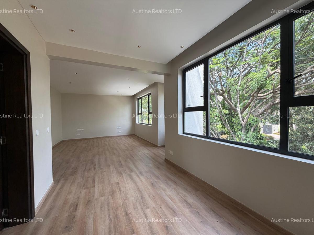 5 Bed Townhouse with En Suite in Lavington - 14