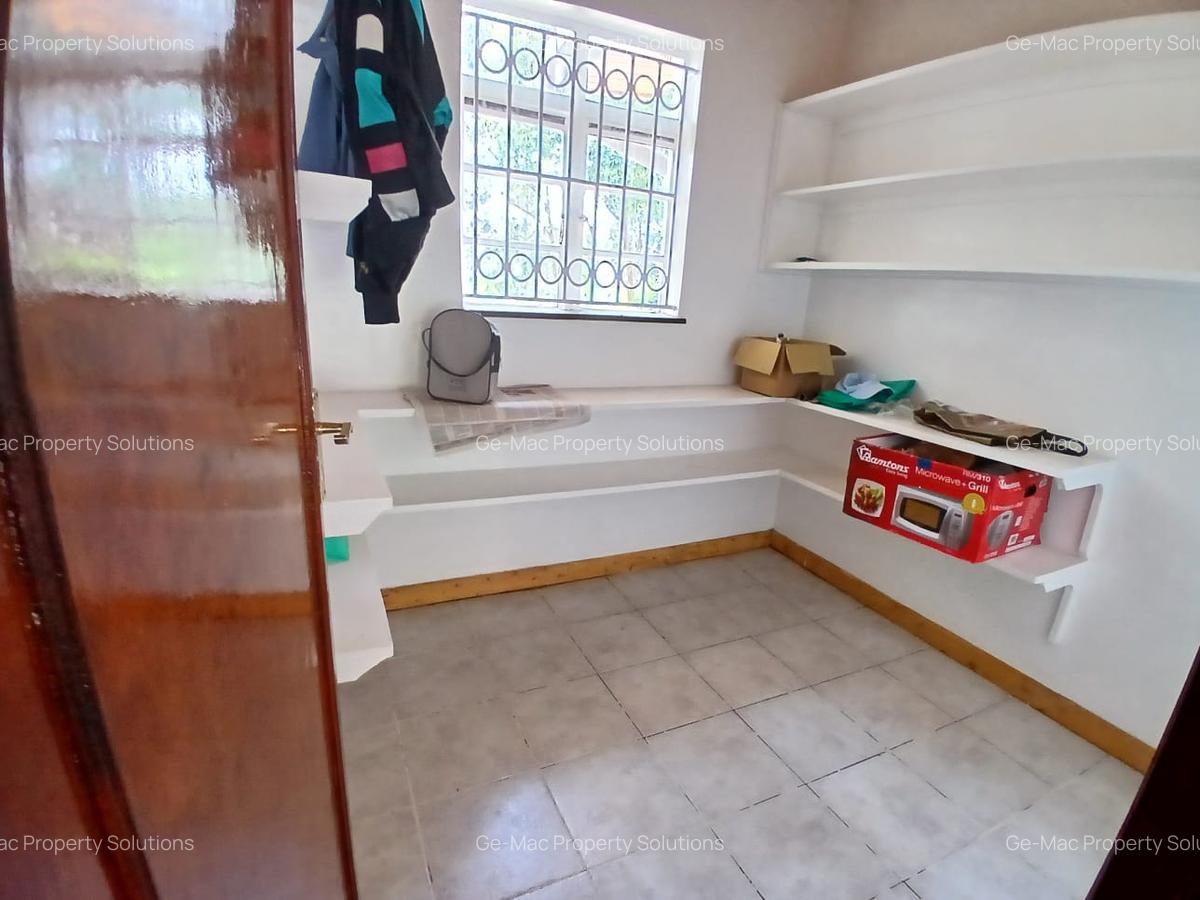 5 Bed House with En Suite in Runda - 11