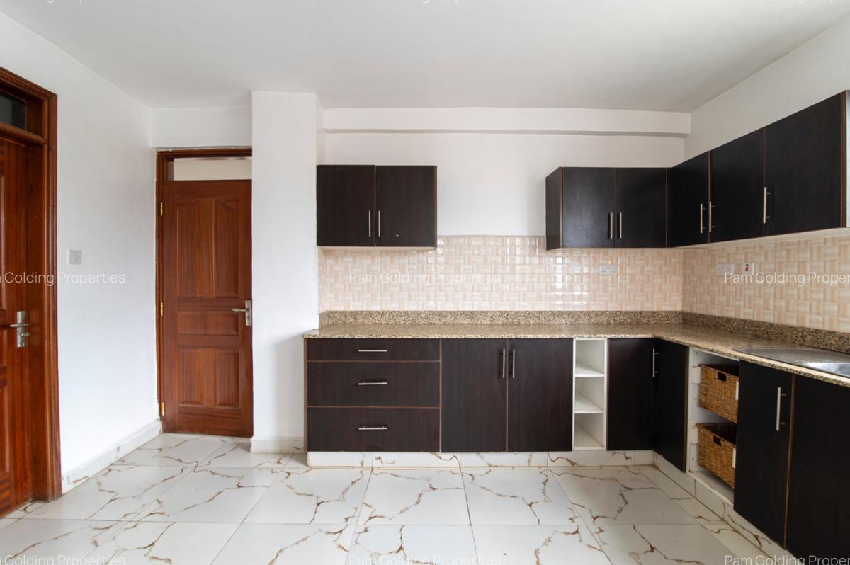 4 Bed Apartment with En Suite in Kilimani - 5