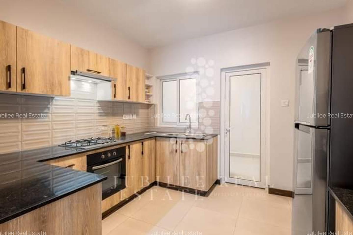 3 Bed Apartment with En Suite at Gateway Mall - 6