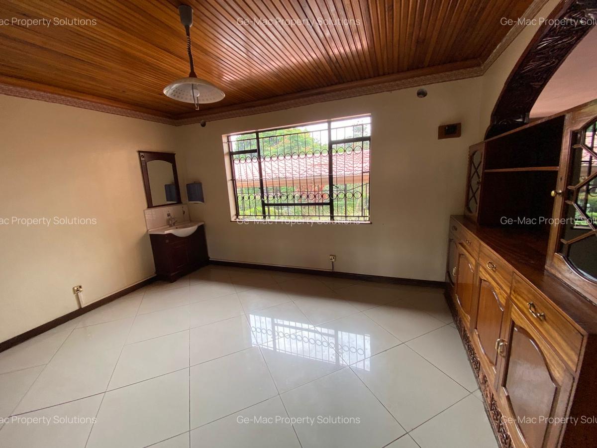 5 Bed House with En Suite in Runda - 4