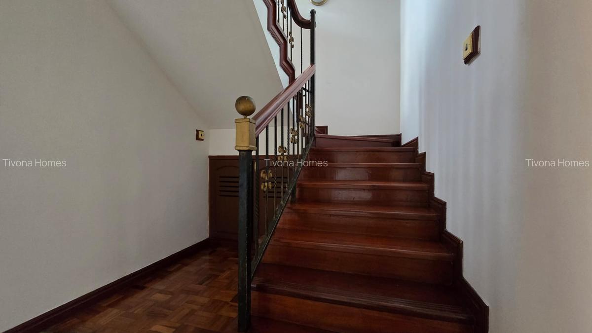 4 Bed House with En Suite in Lavington - 3