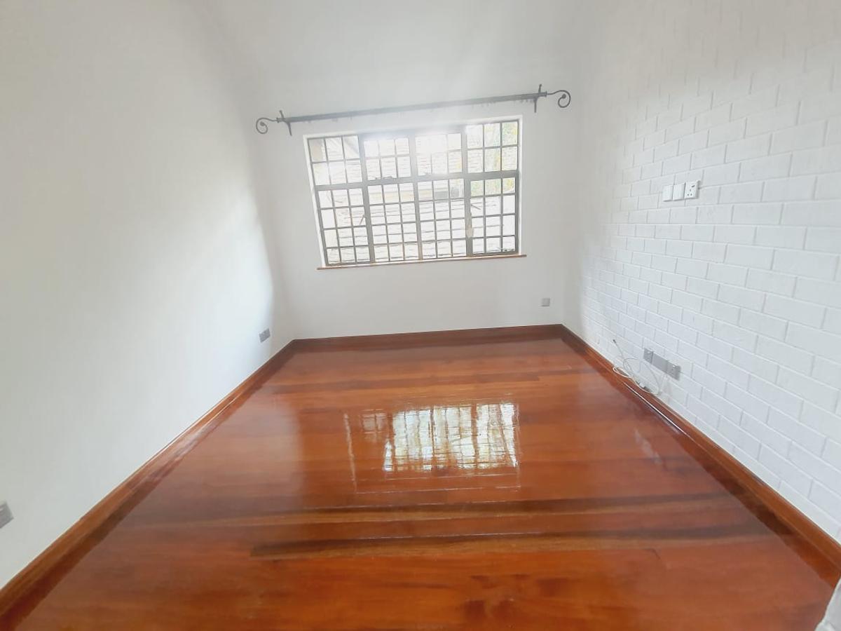 4 Bed Townhouse with En Suite at Spring Valley - 7