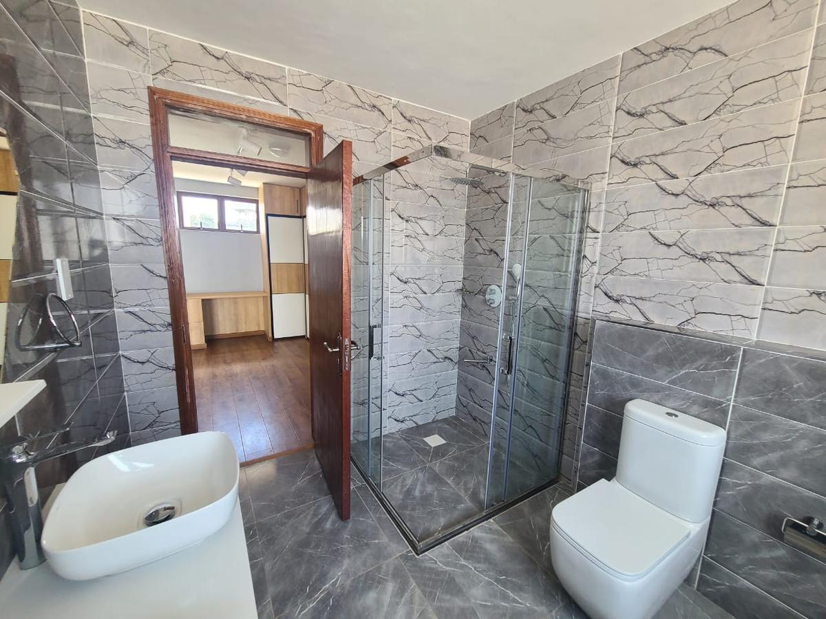 4 Bed Villa with En Suite in Runda - 12