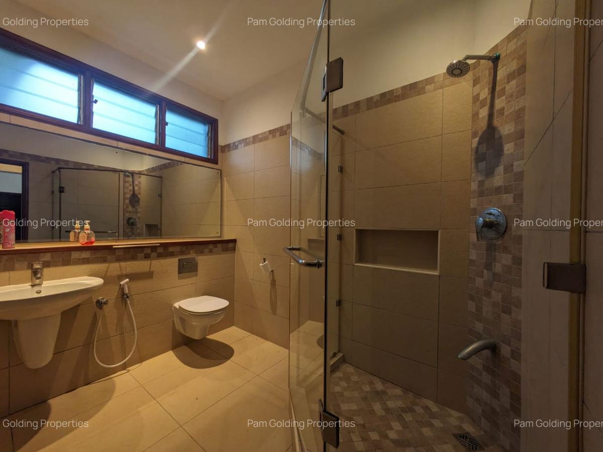 Furnished 3 Bed Apartment with En Suite in Nyali Area - 10