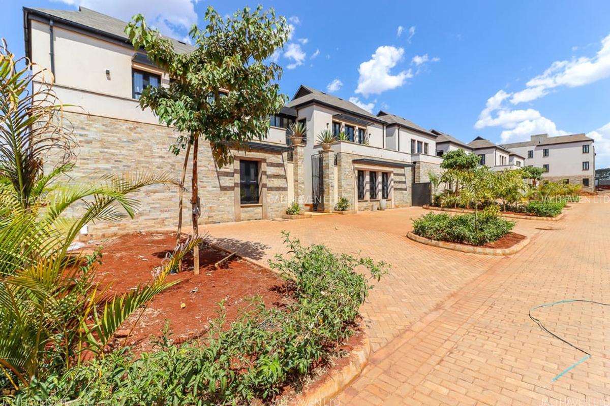 5 Bed Villa with En Suite in Runda - 20