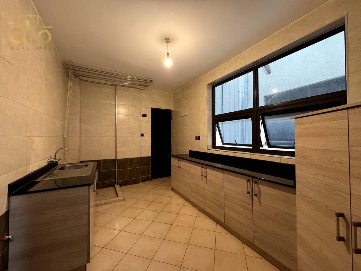 4 Bed Apartment with En Suite in General Mathenge - 9