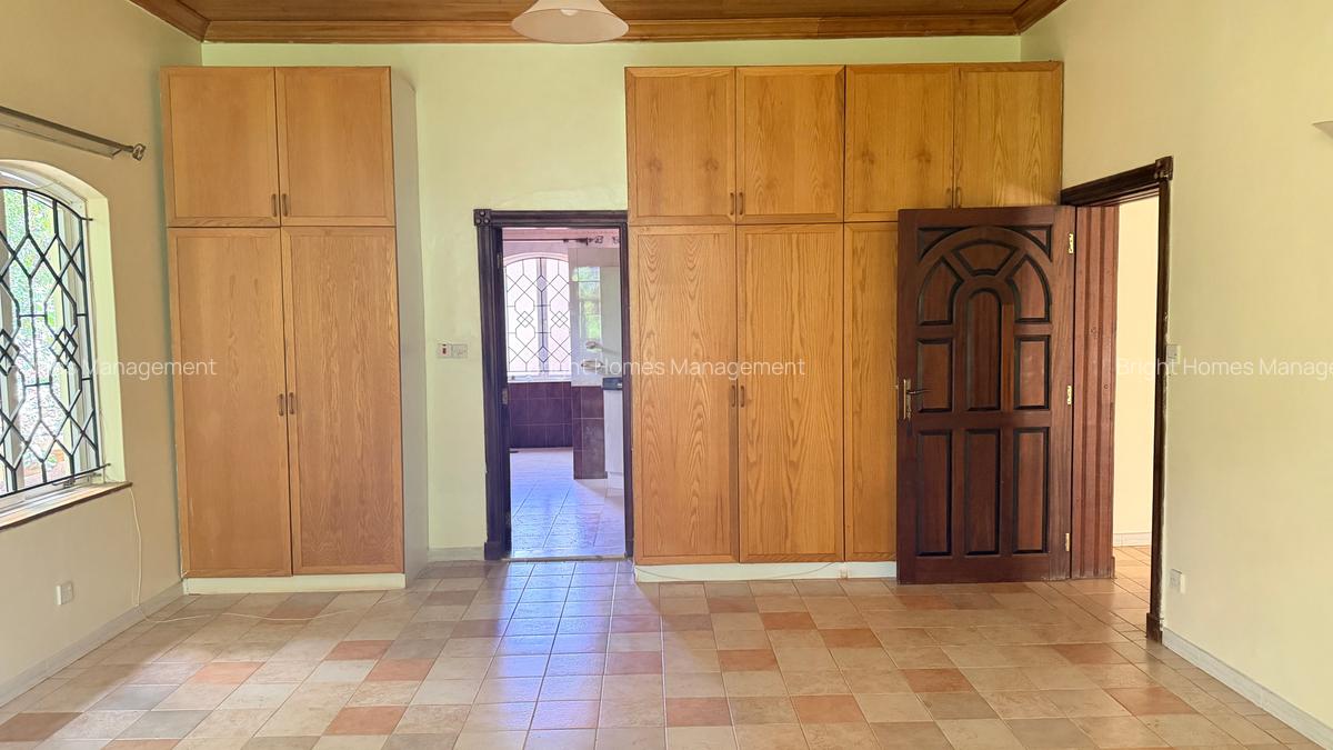 4 Bed Villa with En Suite in Lake View - 11