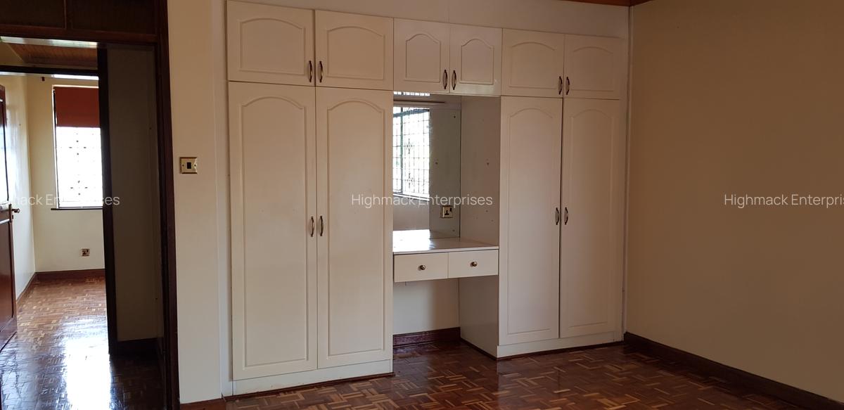 5 Bed House with En Suite at Garden Estate Road - 4