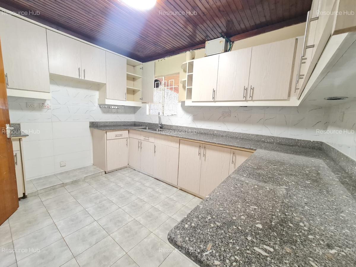 3 Bed House with En Suite at Bomas Area - 11