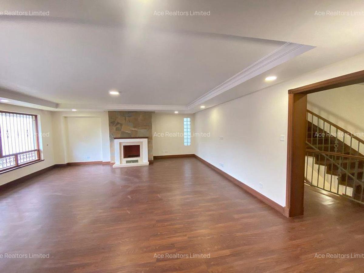 5 Bed House with En Suite at Spring Valley - 2